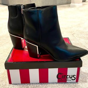 NWT SAM EDELMAN CIRCUS CAL BLACK BOOTIE!!!!